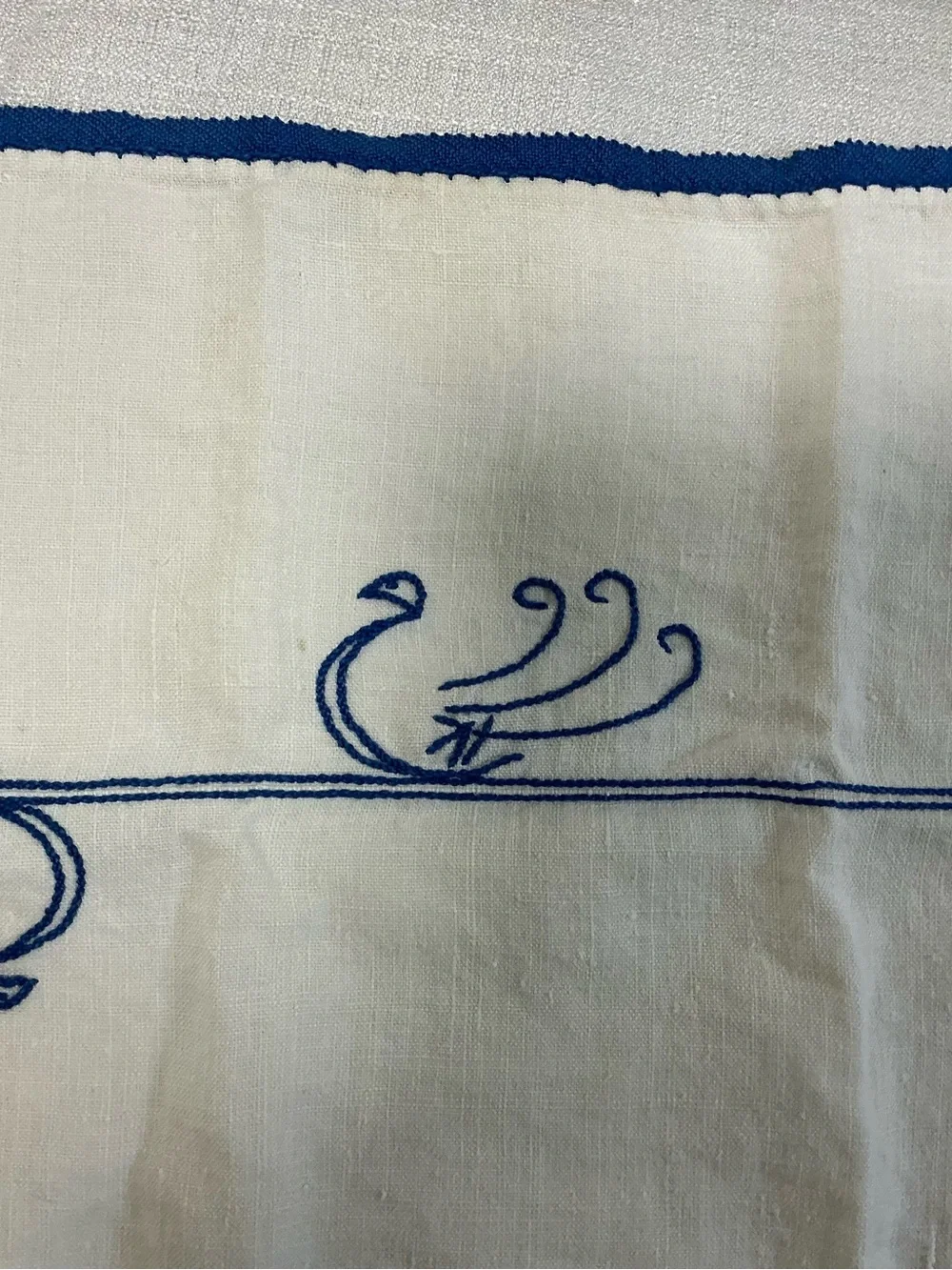 VTG Handmade Table Runner 2 Napkins Set Blue Peacock Bird Embroidered Crochet